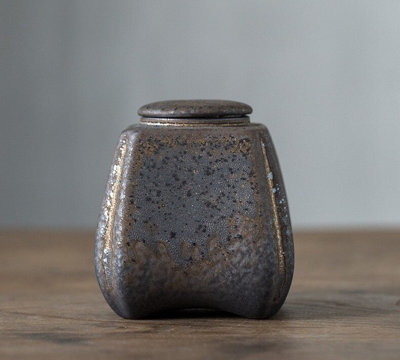 Retro Storage Jar: A Charming and Functional Kitchen Essential